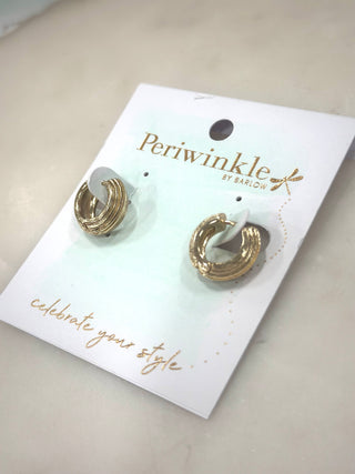 Your new everyday go-to with a little extra flair. Featuring layered, textured bands that catch the light from every angle, these chunky huggies bring effortless shine without feeling heavy. Polished, modern, and endlessly wearable — they’re perfect for dressing up your basics or adding glow to a night-out look.

Details

Huggie-style hoop earrings

Layered grooved texture design

Chunky yet lightweight feel

Secure snap-closure

Comfortable for all-day wear

Available in Gold and Silver

One size fits most