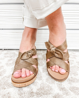 Bowdacious Wedge - Bray and Em Boutique