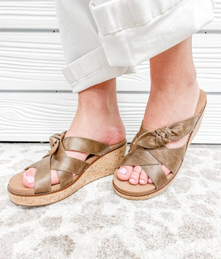 Bowdacious Wedge - Bray and Em Boutique