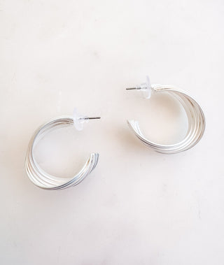 Give It A Twist Hoop Earring - Bray and Em Boutique