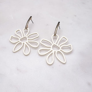 Dainty Daisy Earrings - Bray and Em Boutique